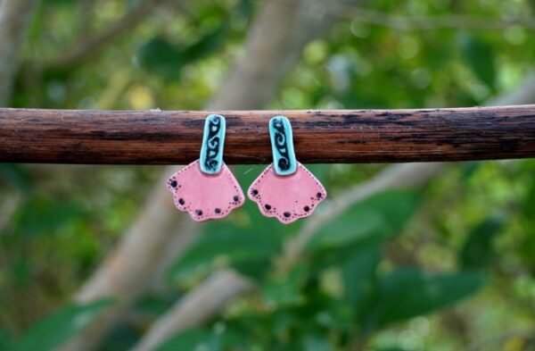 Porcelain jewellery with flowers designe