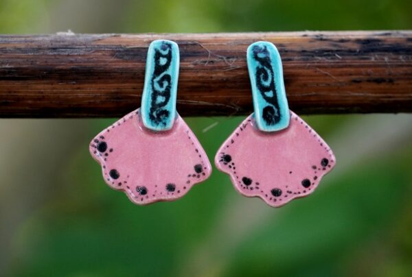 Porcelain jewellery with flowers designe